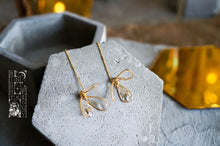 Load image into Gallery viewer, Snow Drop Earrings
